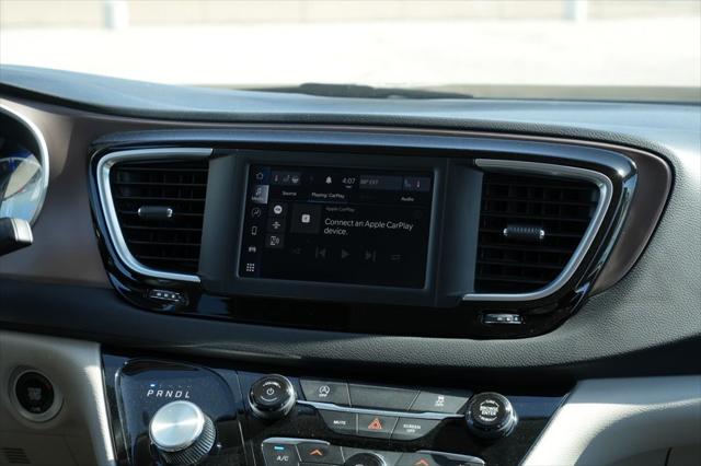 2024 Chrysler Voyager LX