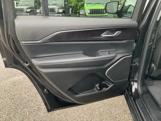 2022 Jeep Grand Cherokee L Laredo 4x4
