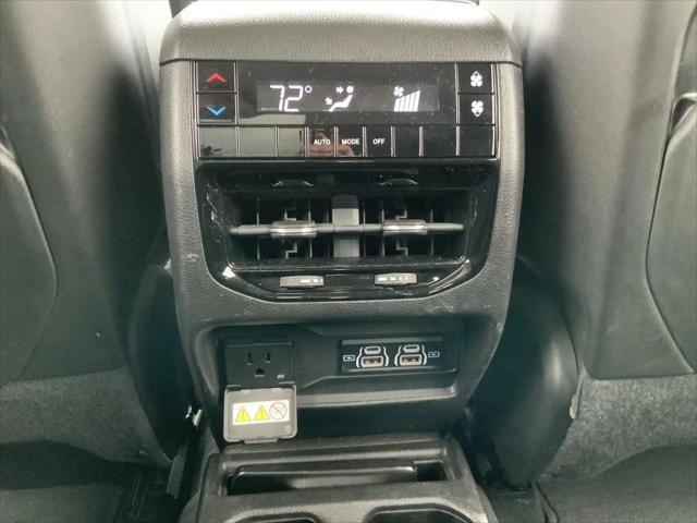 2022 Jeep Grand Cherokee L Laredo 4x4