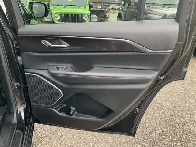 2022 Jeep Grand Cherokee L Laredo 4x4