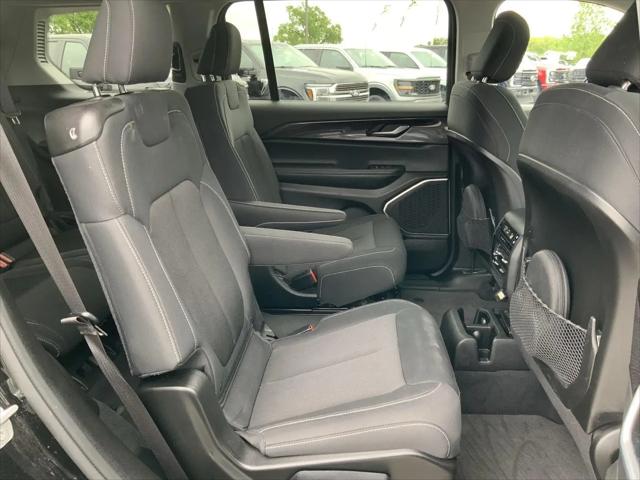 2022 Jeep Grand Cherokee L Laredo 4x4