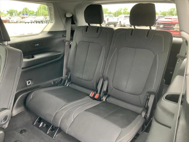 2022 Jeep Grand Cherokee L Laredo 4x4