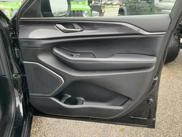 2022 Jeep Grand Cherokee L Laredo 4x4