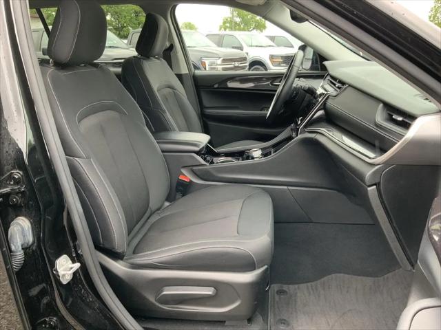 2022 Jeep Grand Cherokee L Laredo 4x4