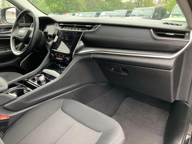 2022 Jeep Grand Cherokee L Laredo 4x4