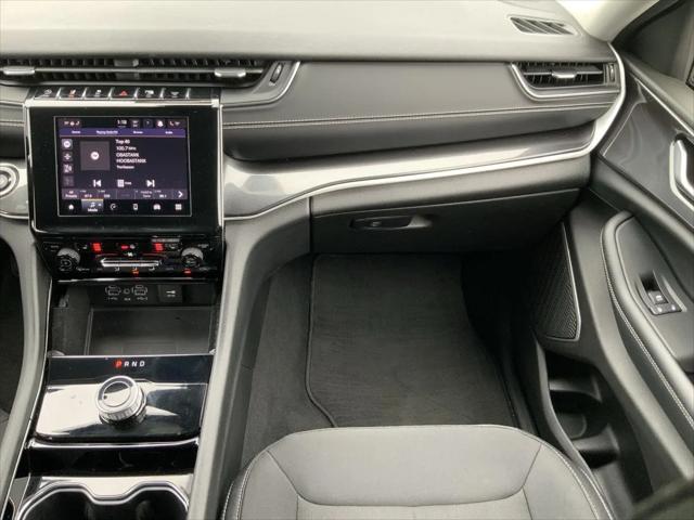 2022 Jeep Grand Cherokee L Laredo 4x4