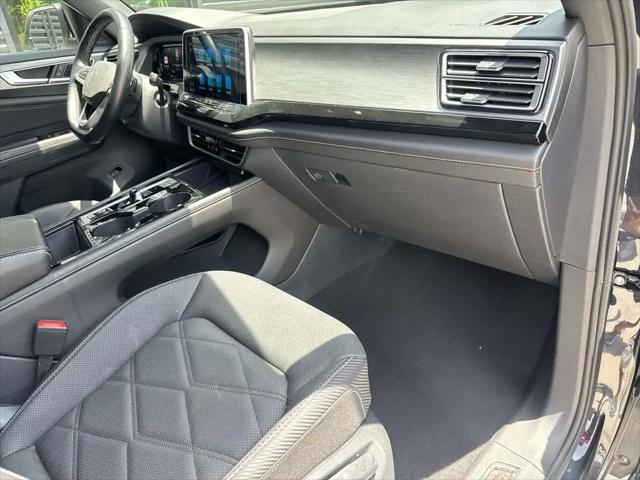2025 Volkswagen Atlas Cross Sport 2.0T SE w/Technology