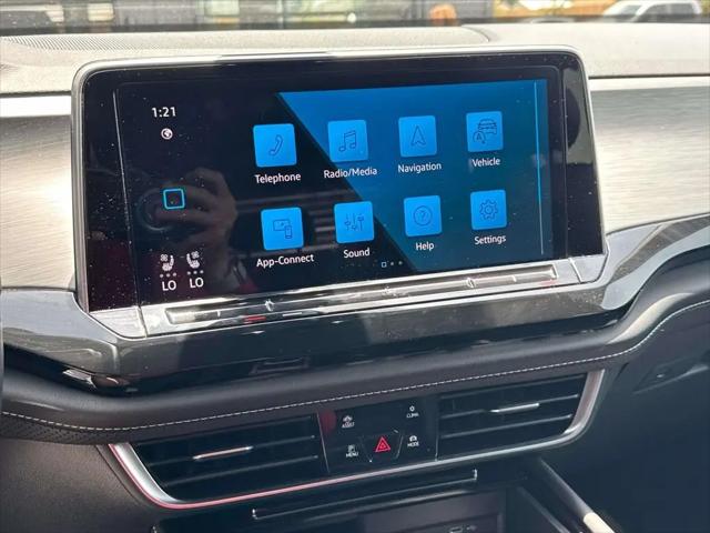 2025 Volkswagen Atlas Cross Sport 2.0T SE w/Technology