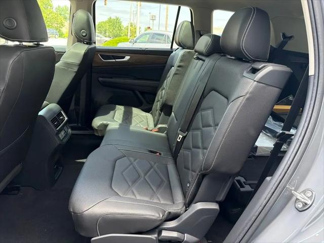 2026 Volkswagen Atlas SE with Technology