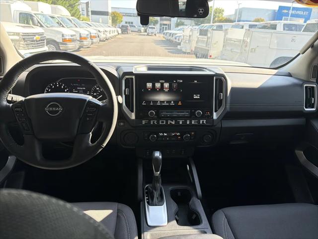 2025 Nissan Frontier Crew Cab SV 4x2