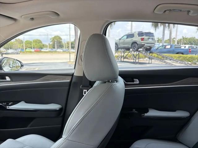2023 Kia K5 EX