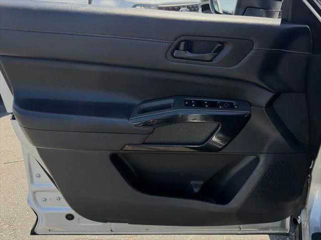 2024 Nissan Pathfinder S FWD