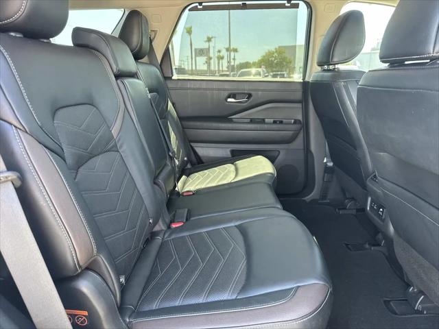 2023 Nissan Pathfinder Platinum FWD