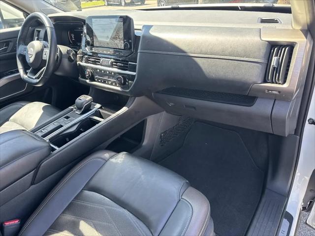 2023 Nissan Pathfinder Platinum FWD