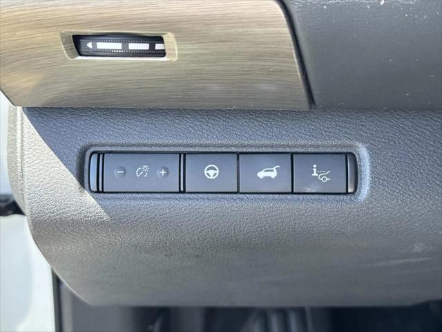 2023 Nissan Pathfinder Platinum FWD