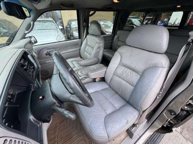 1999 Chevrolet Suburban LT