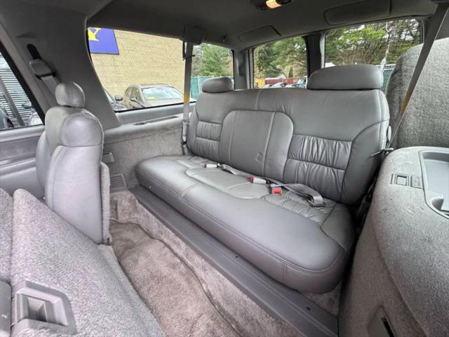 1999 Chevrolet Suburban LT