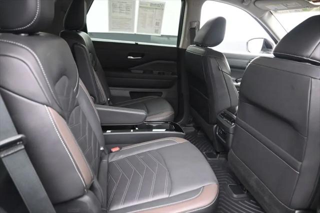 2024 Nissan Pathfinder Platinum 4WD