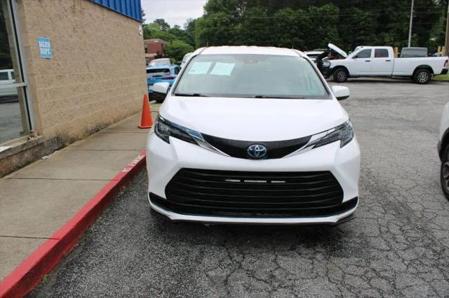 2024 Toyota Sienna LE