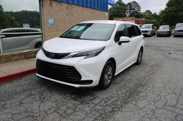 2024 Toyota Sienna LE