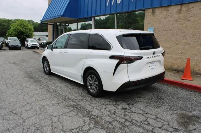 2024 Toyota Sienna LE