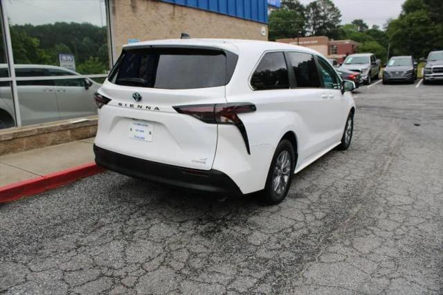 2024 Toyota Sienna LE