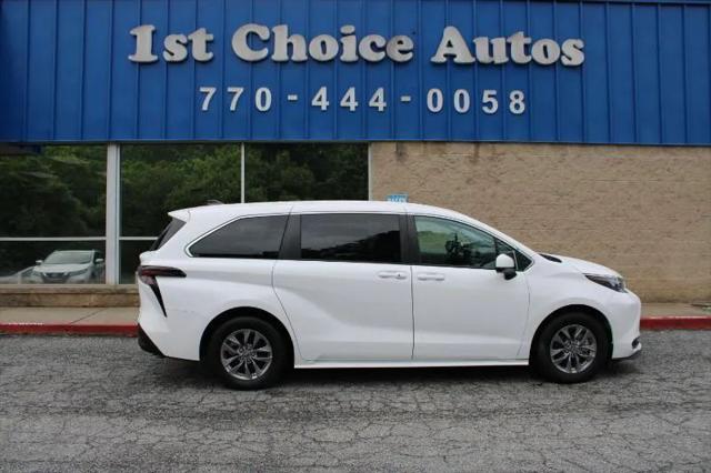 2024 Toyota Sienna LE