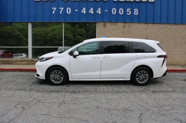 2024 Toyota Sienna LE