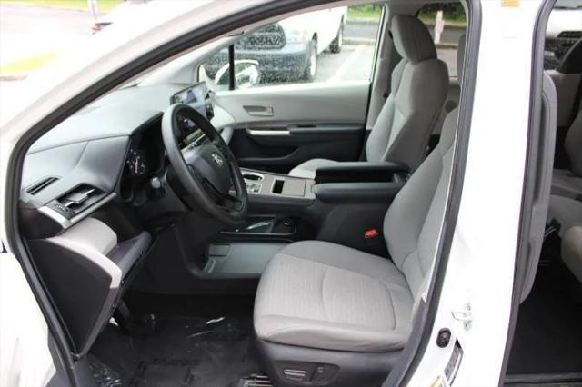 2024 Toyota Sienna LE
