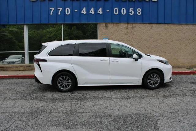 2024 Toyota Sienna LE