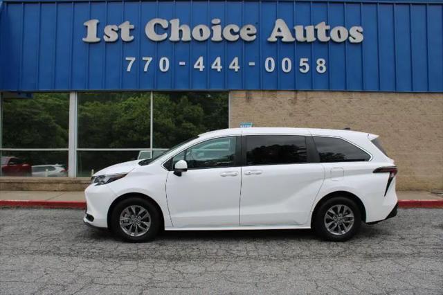 2024 Toyota Sienna LE