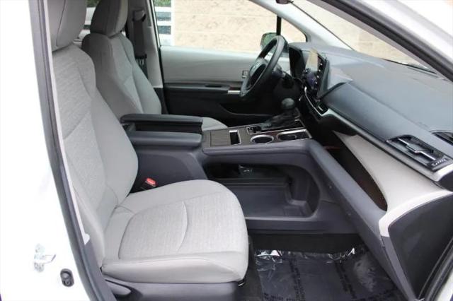 2024 Toyota Sienna LE