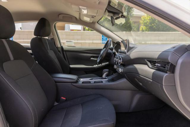 2023 Nissan Sentra SV Xtronic CVT