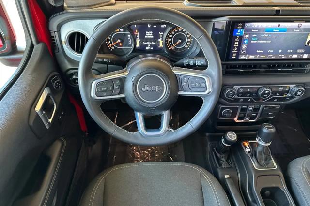2025 Jeep Wrangler 4-Door Sahara 4x4