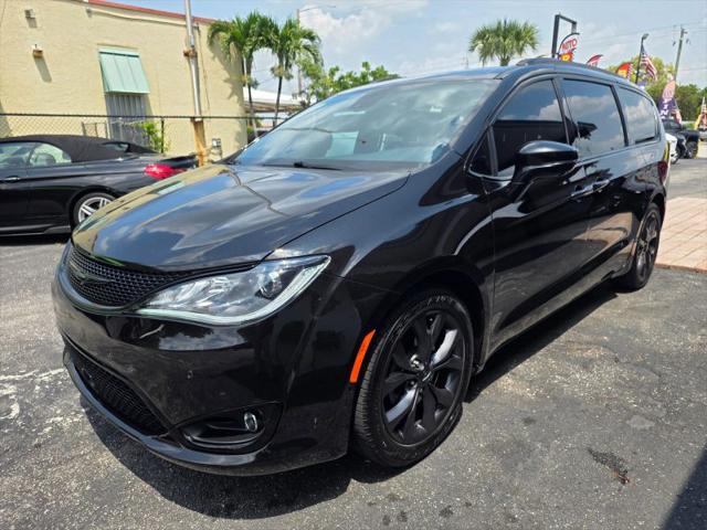 2018 Chrysler Pacifica Limited for sale in West Palm Beach, FL