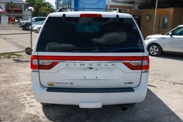2015 Lincoln Navigator L Base