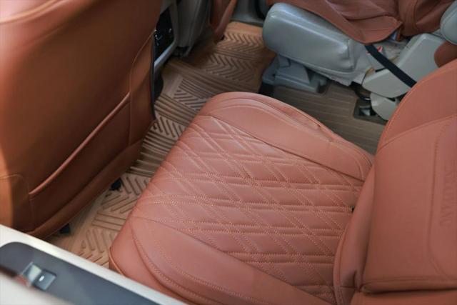 2015 Lincoln Navigator L Base