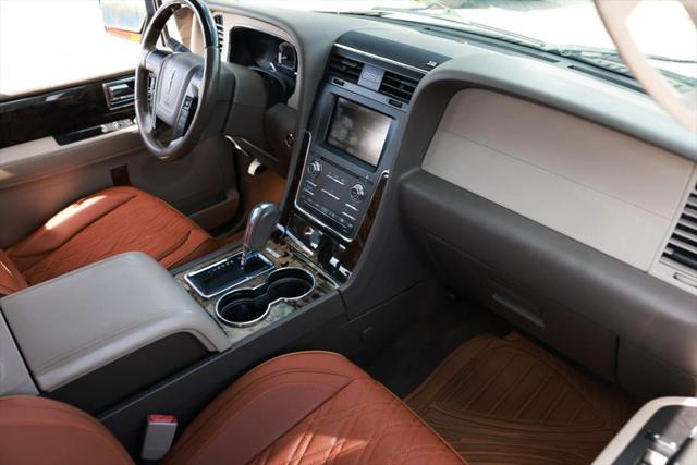 2015 Lincoln Navigator L Base