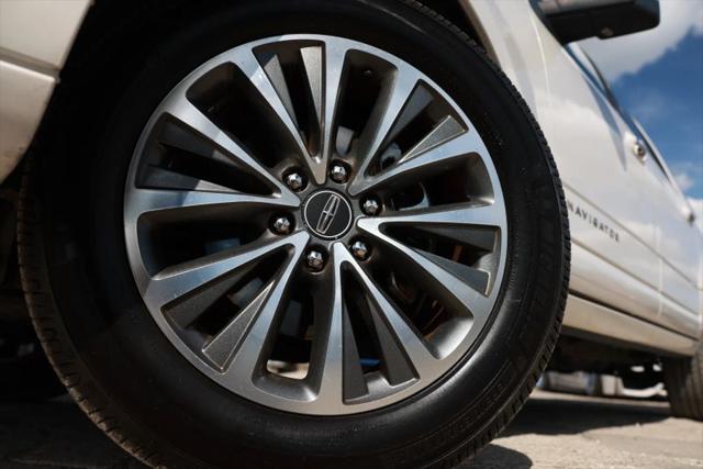 2015 Lincoln Navigator L Base