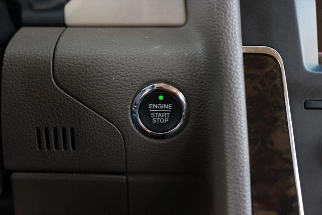 2015 Lincoln Navigator L Base