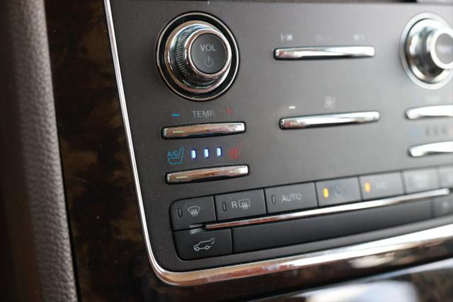 2015 Lincoln Navigator L Base