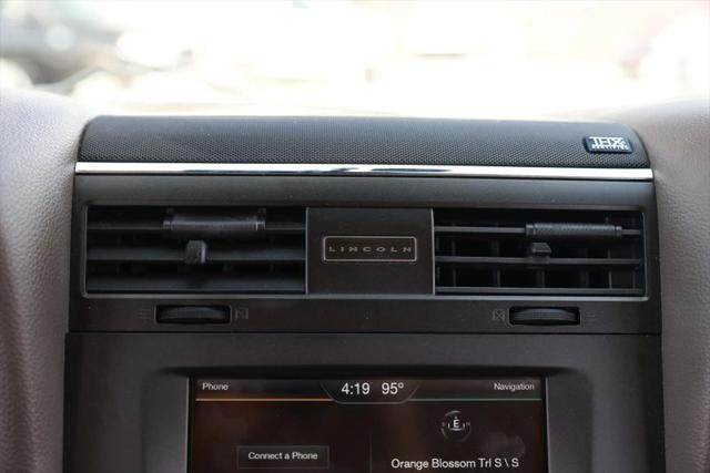 2015 Lincoln Navigator L Base