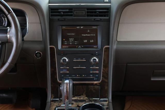 2015 Lincoln Navigator L Base