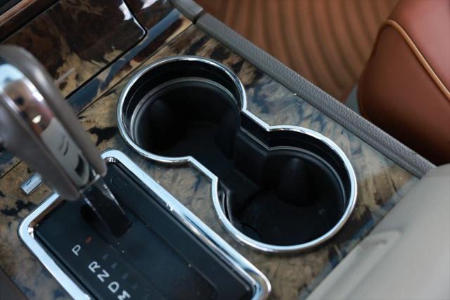 2015 Lincoln Navigator L Base