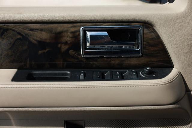 2015 Lincoln Navigator L Base