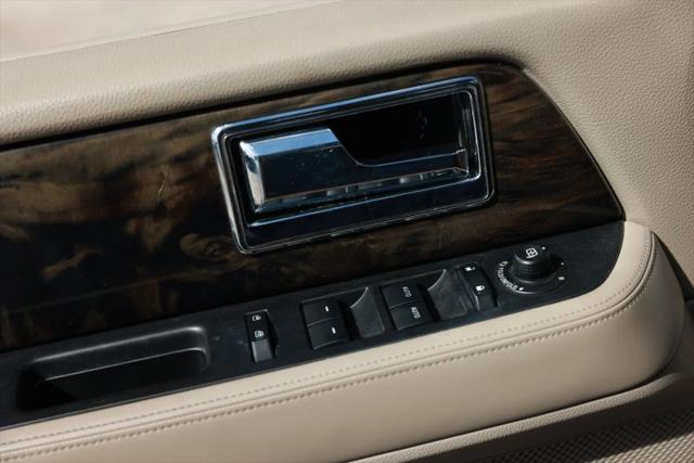 2015 Lincoln Navigator L Base