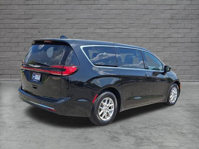 2025 Chrysler Pacifica Select
