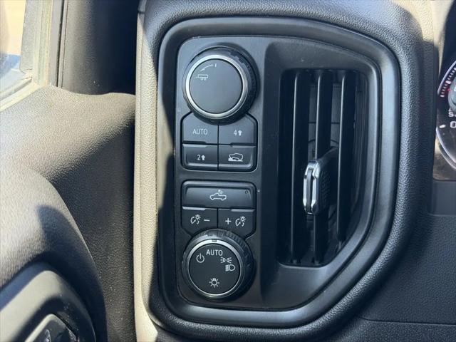 2023 Chevrolet Silverado 1500 4WD Crew Cab Short Bed Custom