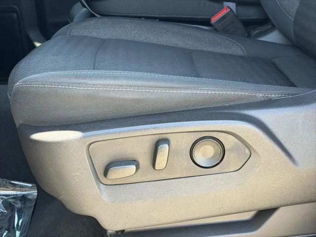 2023 Chevrolet Silverado 1500 4WD Crew Cab Short Bed Custom