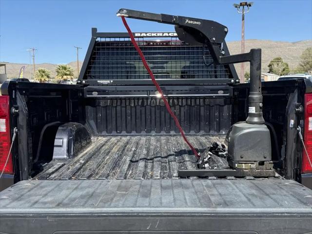 2023 Chevrolet Silverado 1500 4WD Crew Cab Short Bed Custom